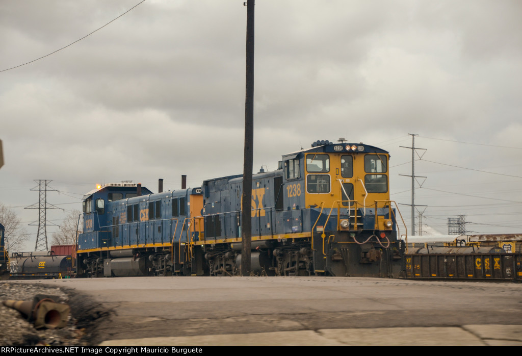 CSX MP15T & 3GS21B Locomotives in the yard